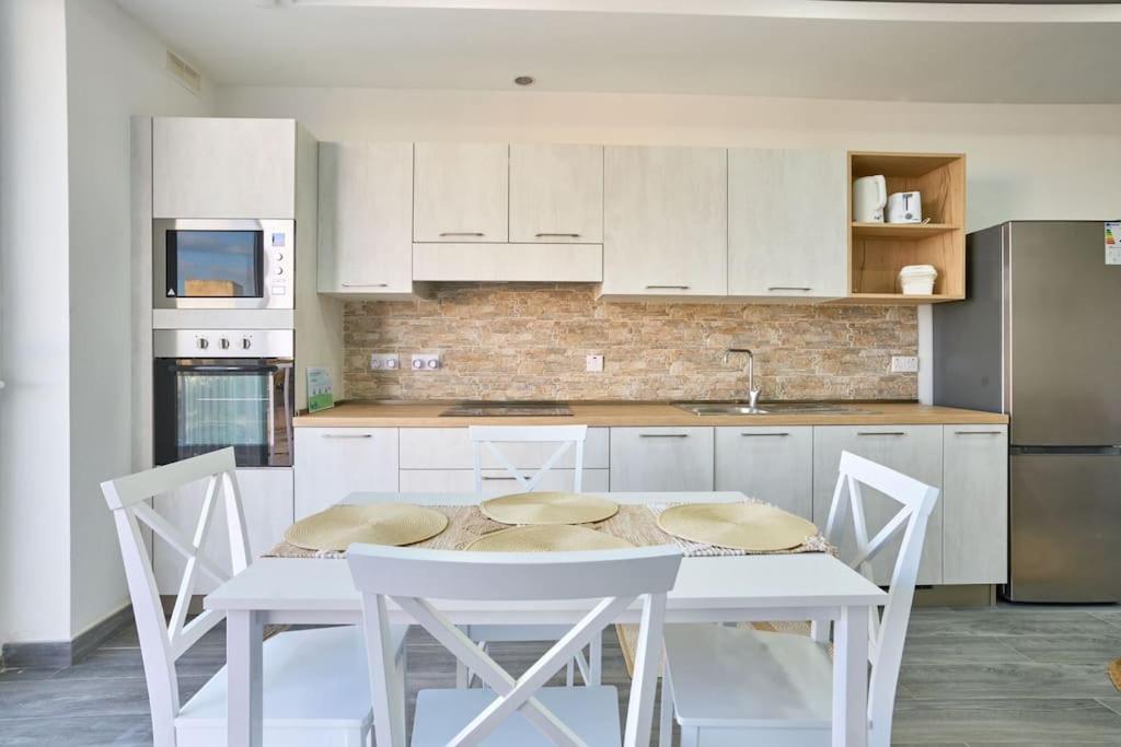 Two Bedroom Apartment In Xemxija, St. Paul'S Bay Luaran gambar