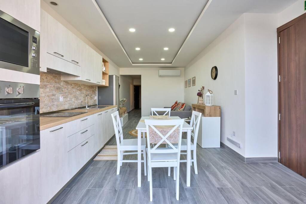 Two Bedroom Apartment In Xemxija, St. Paul'S Bay Luaran gambar
